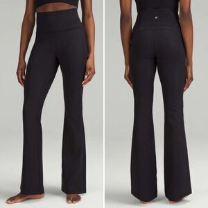 Lululemon Groove Super-High-Rise Flared Pant Nulu in Gradiate Geo Emboss Black S